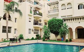 Fes Urban Apartment - Urban Elegance With Garden And Pool Access